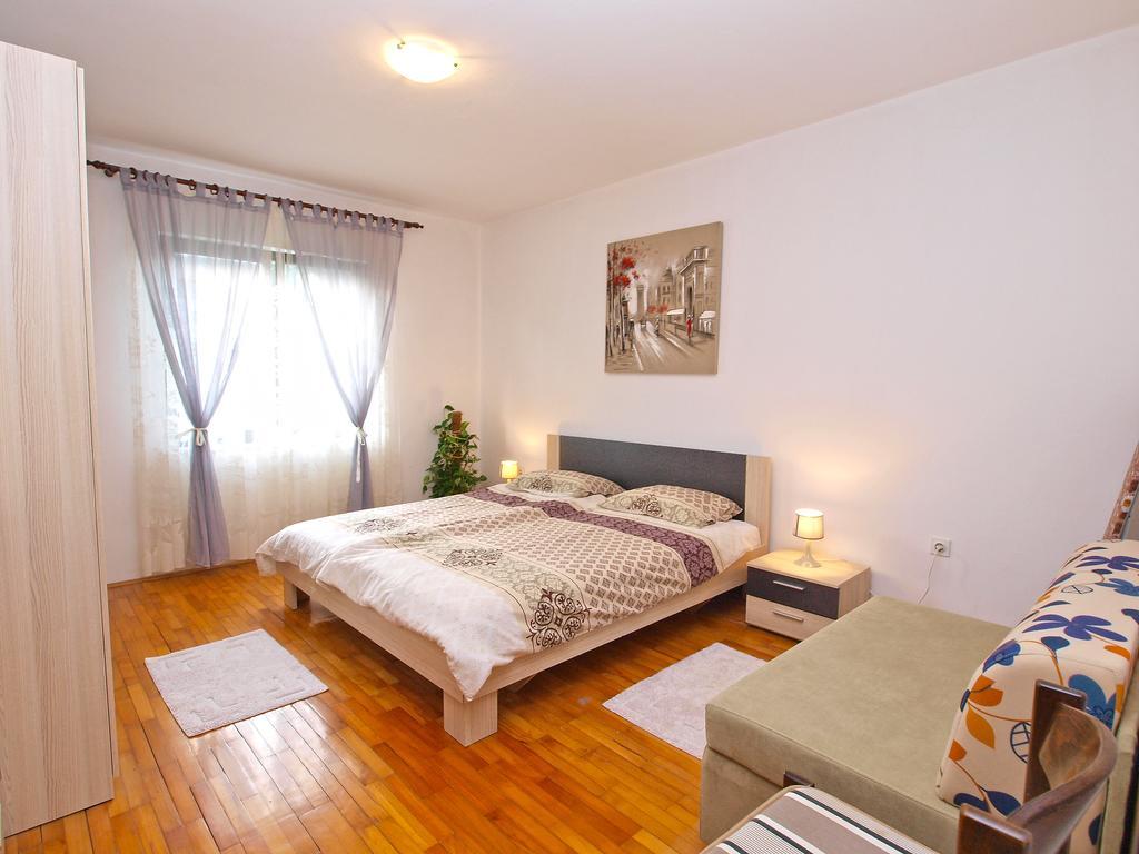 Family Friendly Apartment 946 Pula Exteriör bild