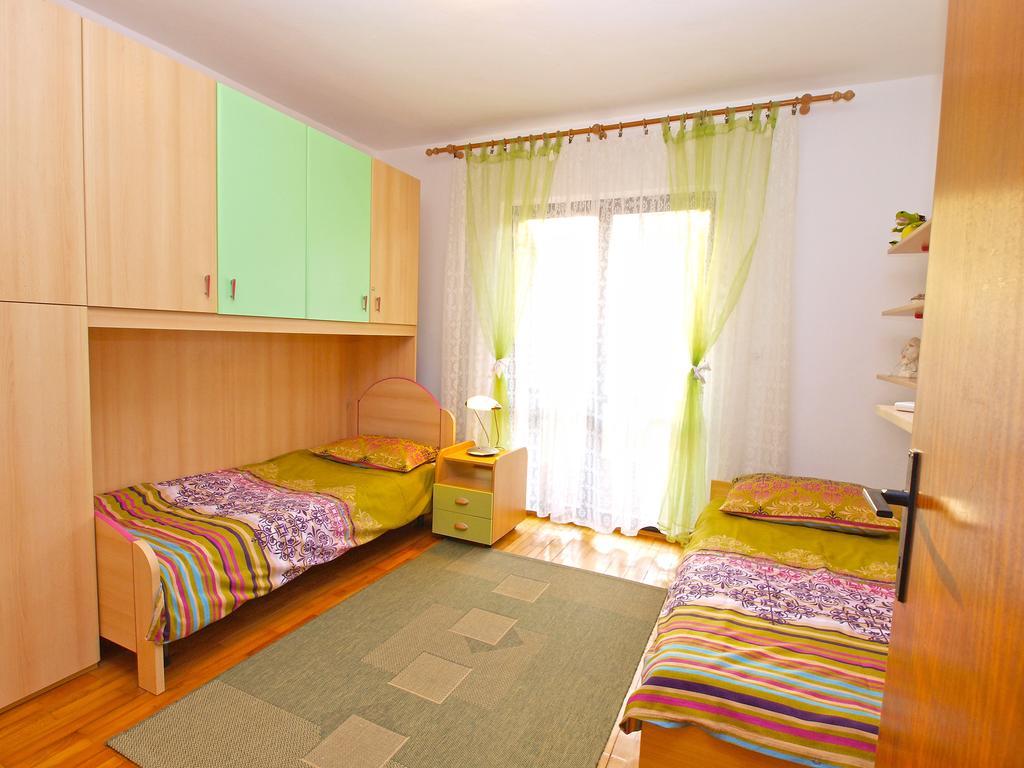 Family Friendly Apartment 946 Pula Exteriör bild